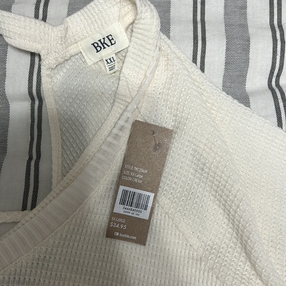 Buckle lace back tee - Picture 2 of 3